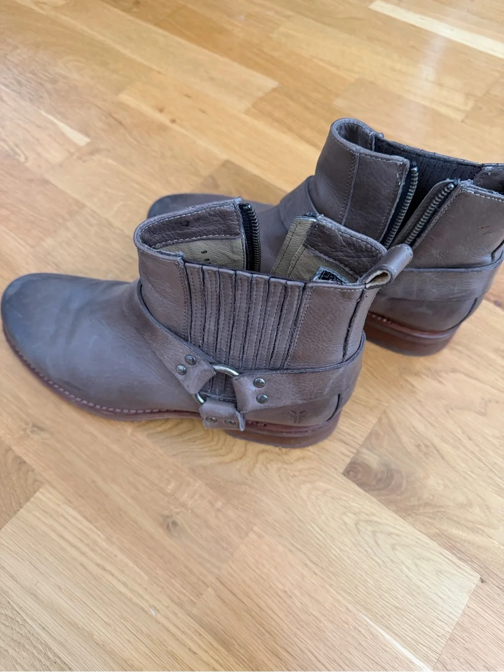 Frye Veronica Harness Chelsea Ankle Boots Womens Size 9 Leather Moto